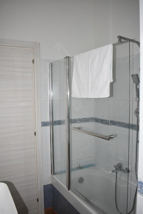 Casa Vacanze Oikia - Room Orchidea Napoli Bagian luar foto